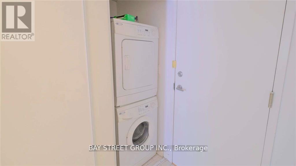 1217 - 28 Sommerset Way, Toronto, Ontario  M2N 6W7 - Photo 11 - C12979164