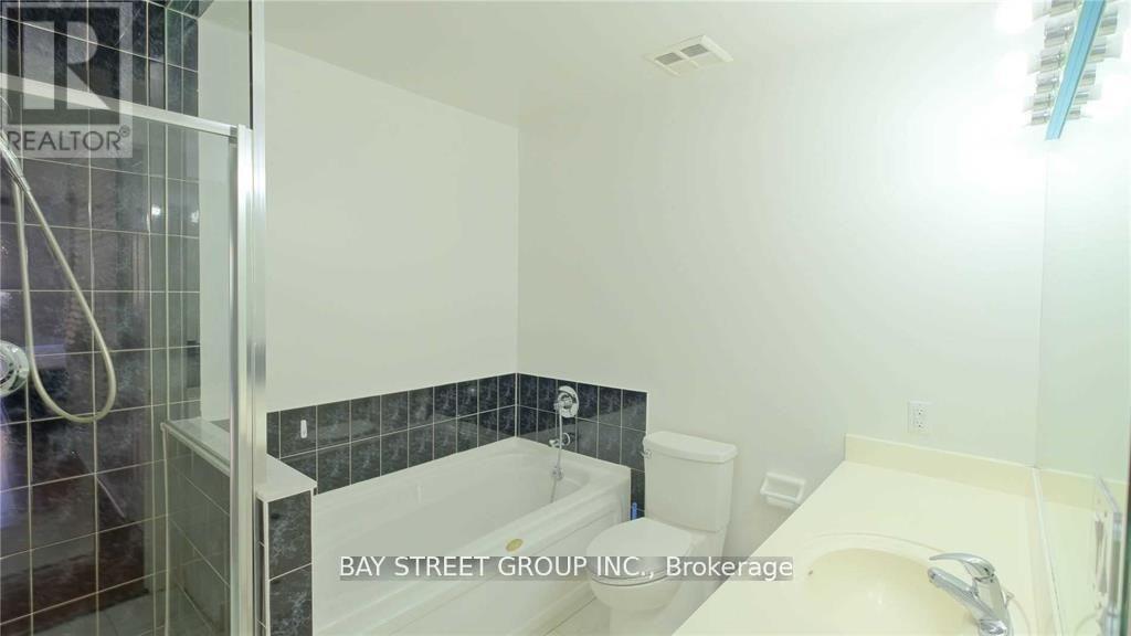 1217 - 28 Sommerset Way, Toronto, Ontario  M2N 6W7 - Photo 4 - C12979164