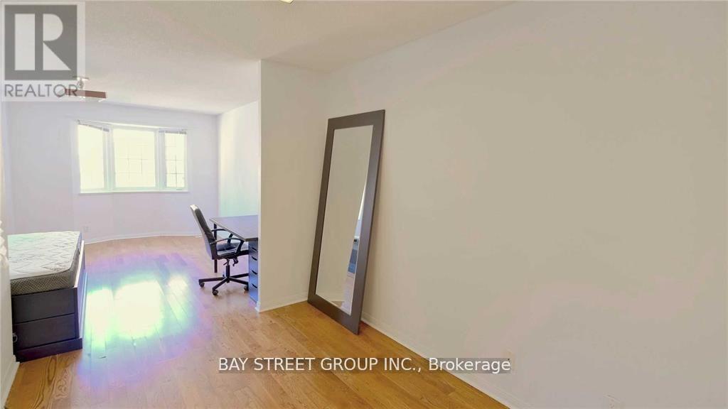 1217 - 28 Sommerset Way, Toronto, Ontario  M2N 6W7 - Photo 6 - C12979164