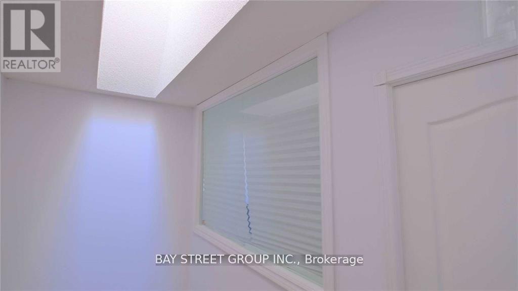 1217 - 28 Sommerset Way, Toronto, Ontario  M2N 6W7 - Photo 7 - C12979164