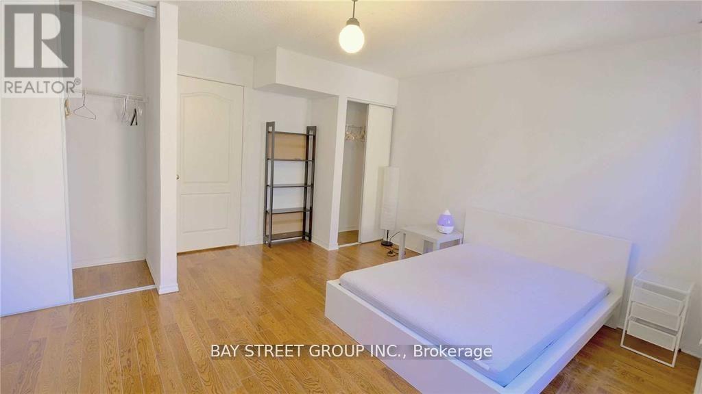 1217 - 28 Sommerset Way, Toronto, Ontario  M2N 6W7 - Photo 8 - C12979164