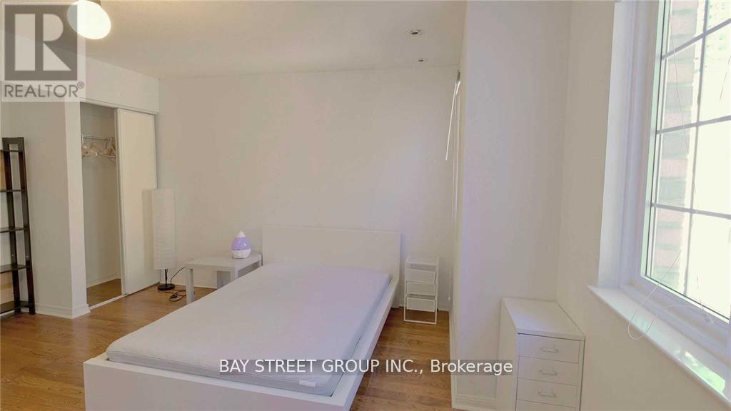 1217 - 28 Sommerset Way, Toronto, Ontario  M2N 6W7 - Photo 9 - C12979164