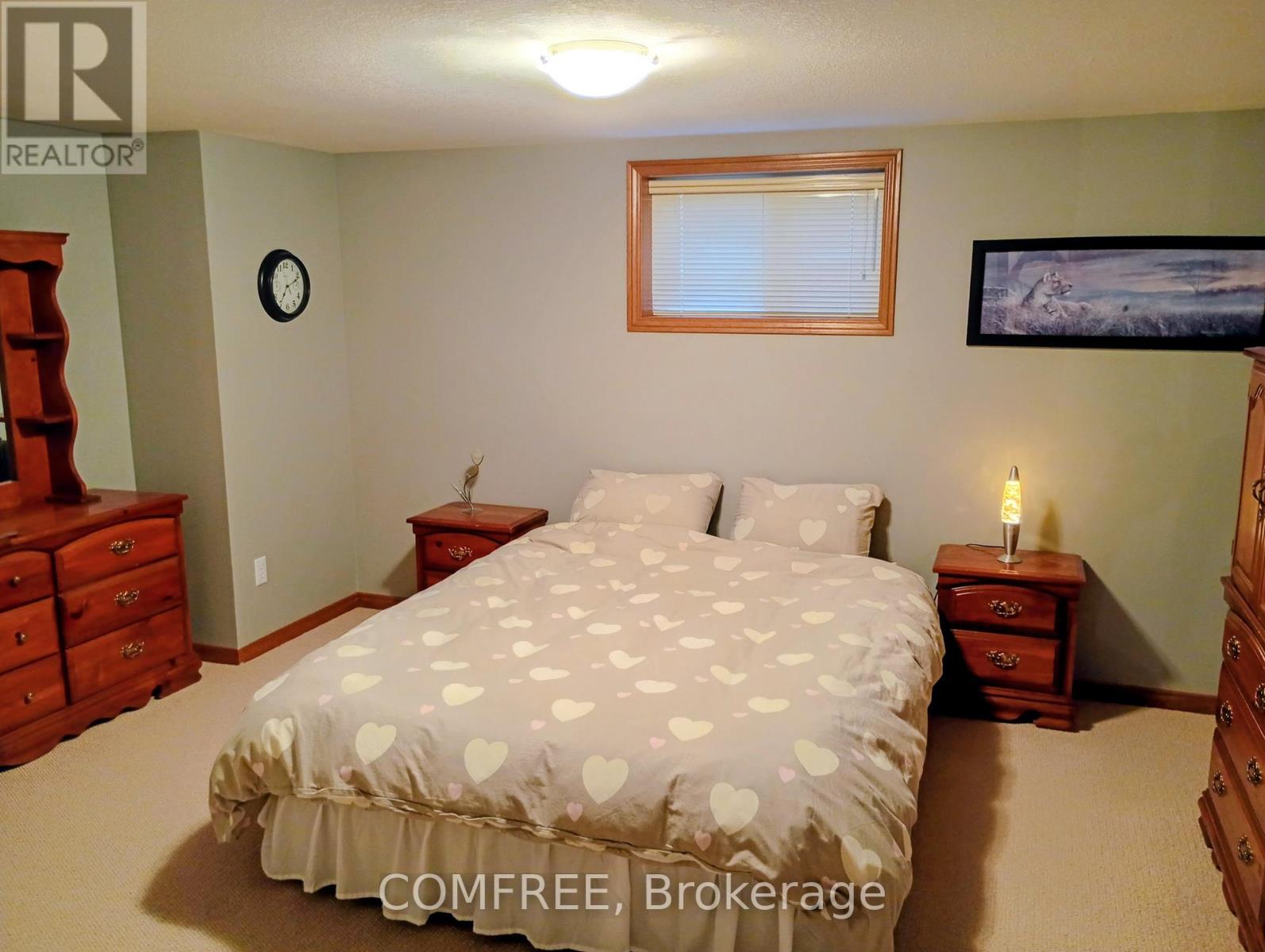 35 Tanya Drive, Southwest Middlesex, Ontario  N0L 1M0 - Photo 22 - X12940524