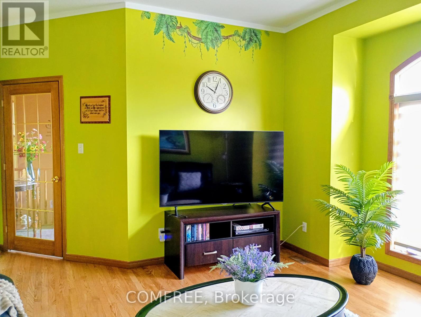 35 Tanya Drive, Southwest Middlesex, Ontario  N0L 1M0 - Photo 5 - X12940524