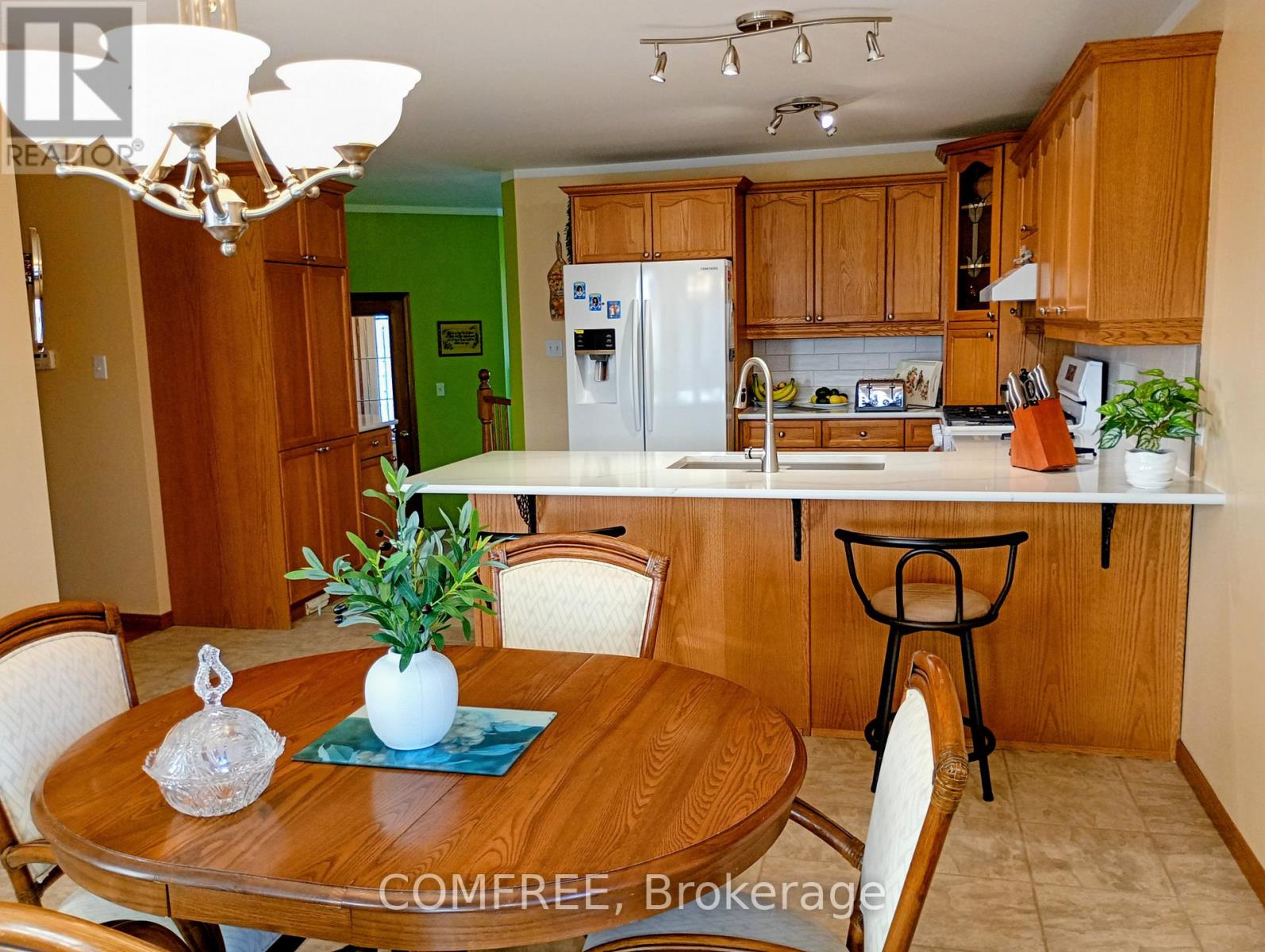 35 Tanya Drive, Southwest Middlesex, Ontario  N0L 1M0 - Photo 7 - X12940524