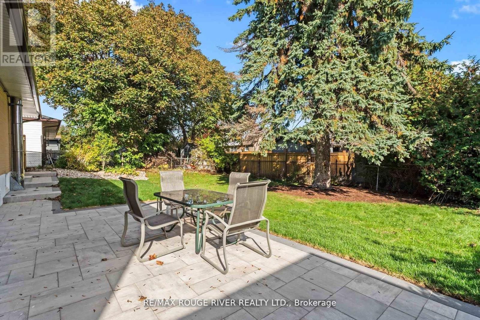 745 Glengrove Street, Oshawa, Ontario  L1J 5C5 - Photo 3 - E12979242