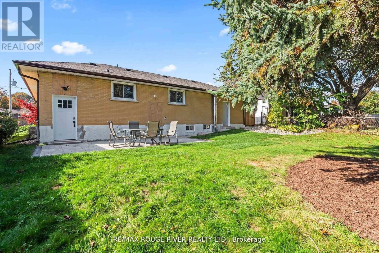 745 Glengrove Street, Oshawa, Ontario  L1J 5C5 - Photo 4 - E12979242