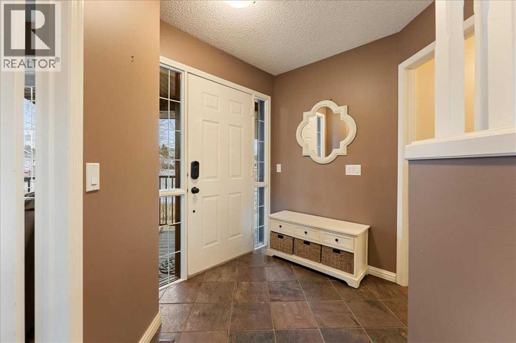 128 West Terrace Crescent, Cochrane, Alberta  T4C 1R3 - Photo 2 - A2284095