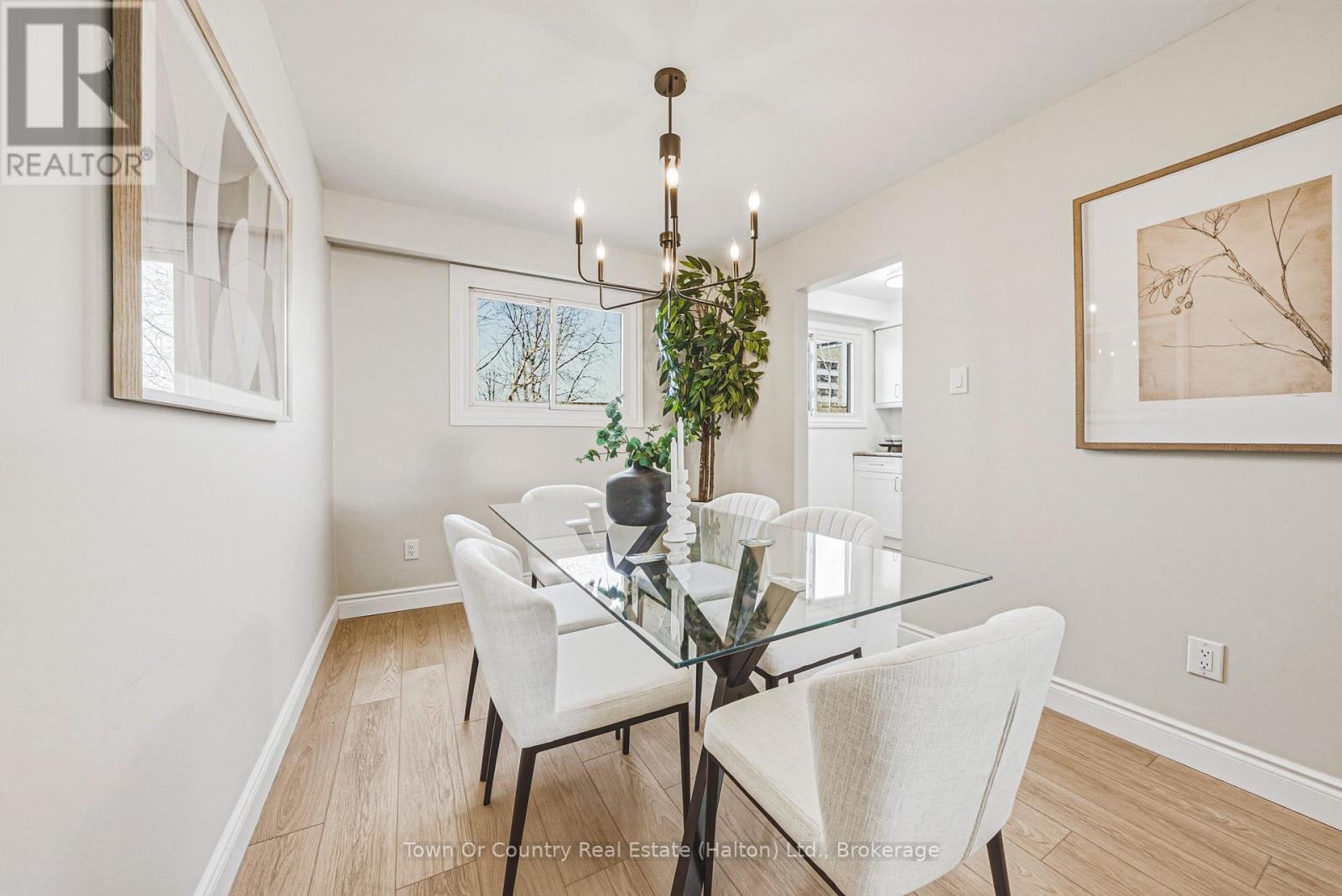 2 - 64 Bronte Street S, Milton, Ontario  L9T 1Y8 - Photo 4 - W12976946