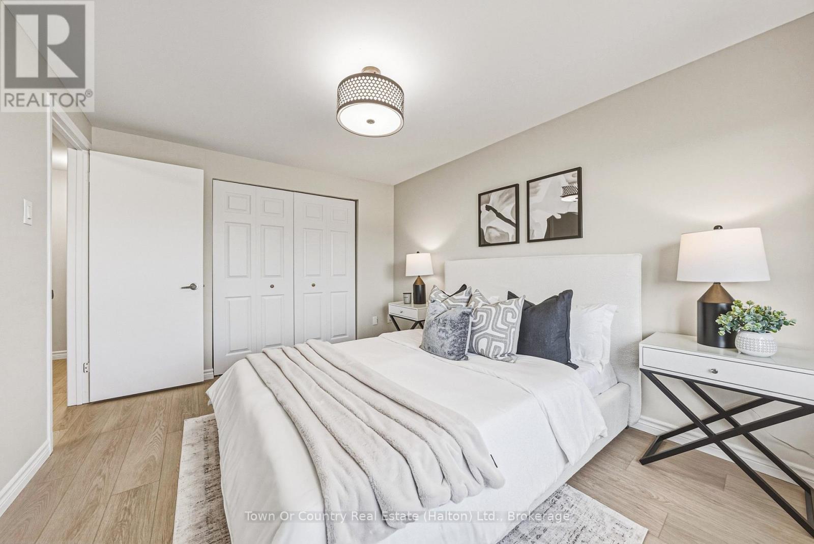 2 - 64 Bronte Street S, Milton, Ontario  L9T 1Y8 - Photo 11 - W12976946