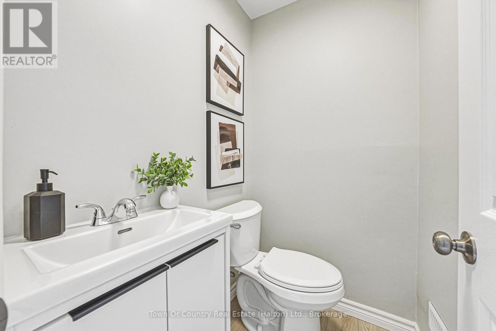 2 - 64 Bronte Street S, Milton, Ontario  L9T 1Y8 - Photo 18 - W12976946