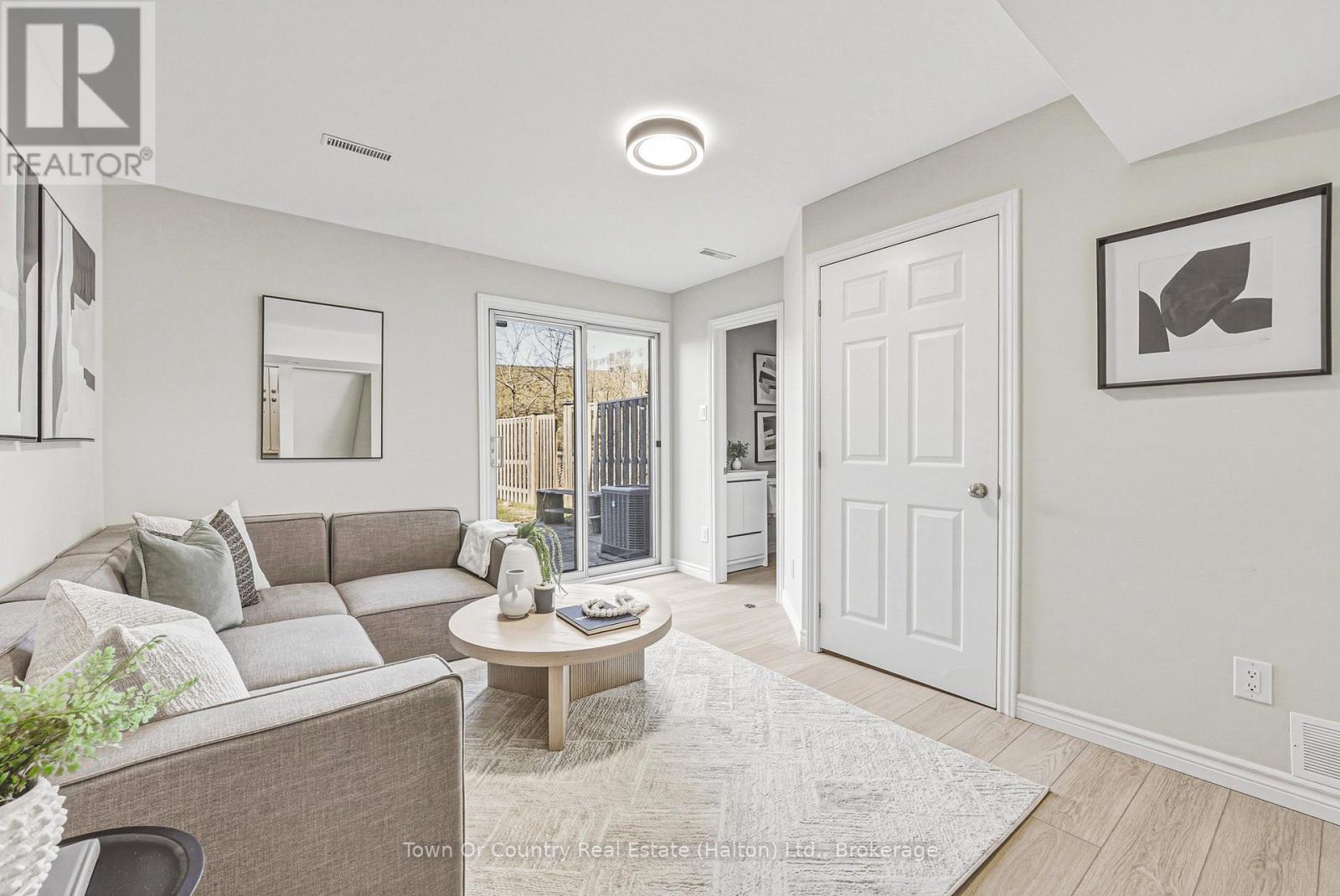 2 - 64 Bronte Street S, Milton, Ontario  L9T 1Y8 - Photo 17 - W12976946