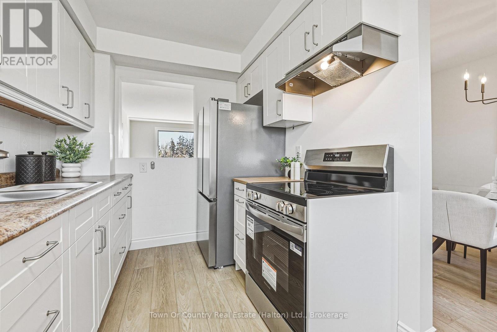 2 - 64 Bronte Street S, Milton, Ontario  L9T 1Y8 - Photo 6 - W12976946