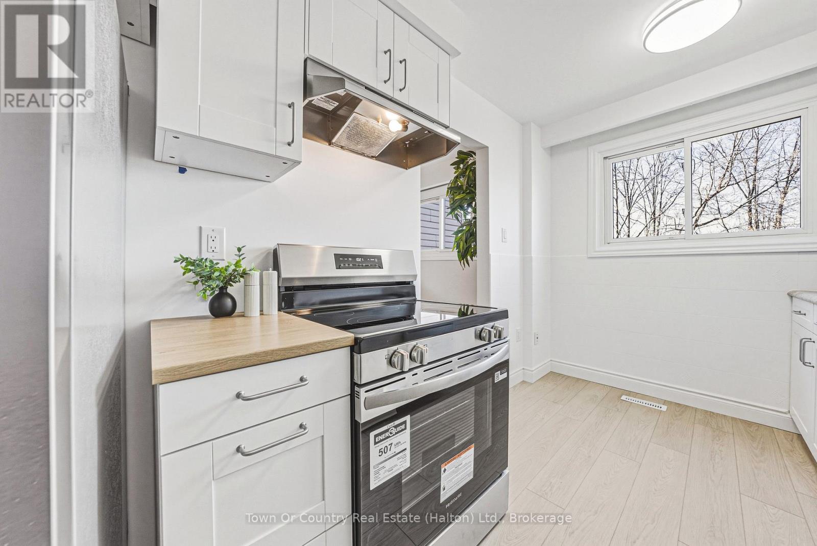 2 - 64 Bronte Street S, Milton, Ontario  L9T 1Y8 - Photo 9 - W12976946