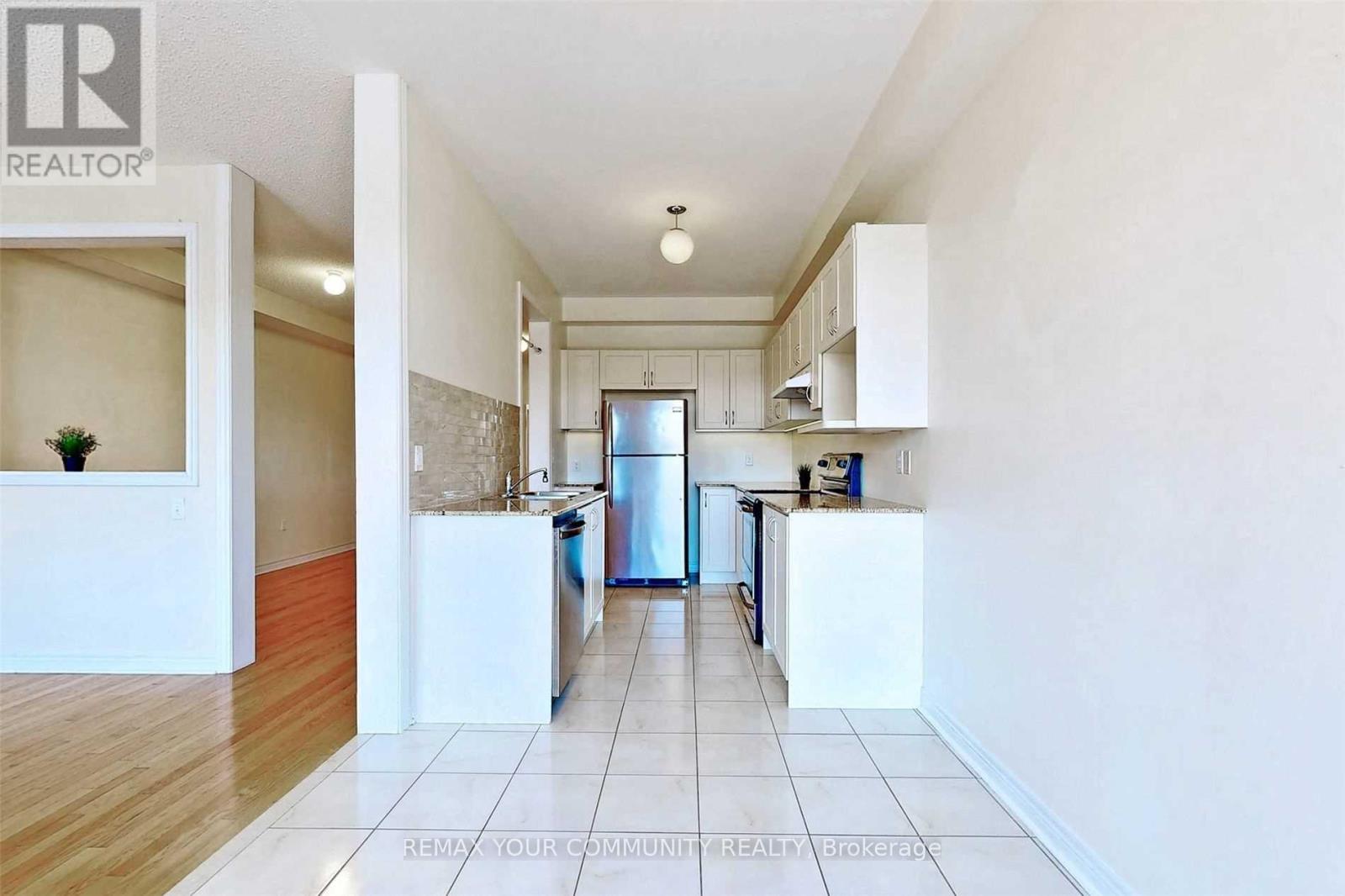 49 Napanee Street, Richmond Hill, Ontario  L4E 0X3 - Photo 10 - N12978934