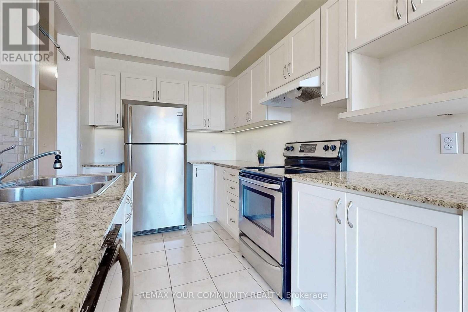 49 Napanee Street, Richmond Hill, Ontario  L4E 0X3 - Photo 11 - N12978934