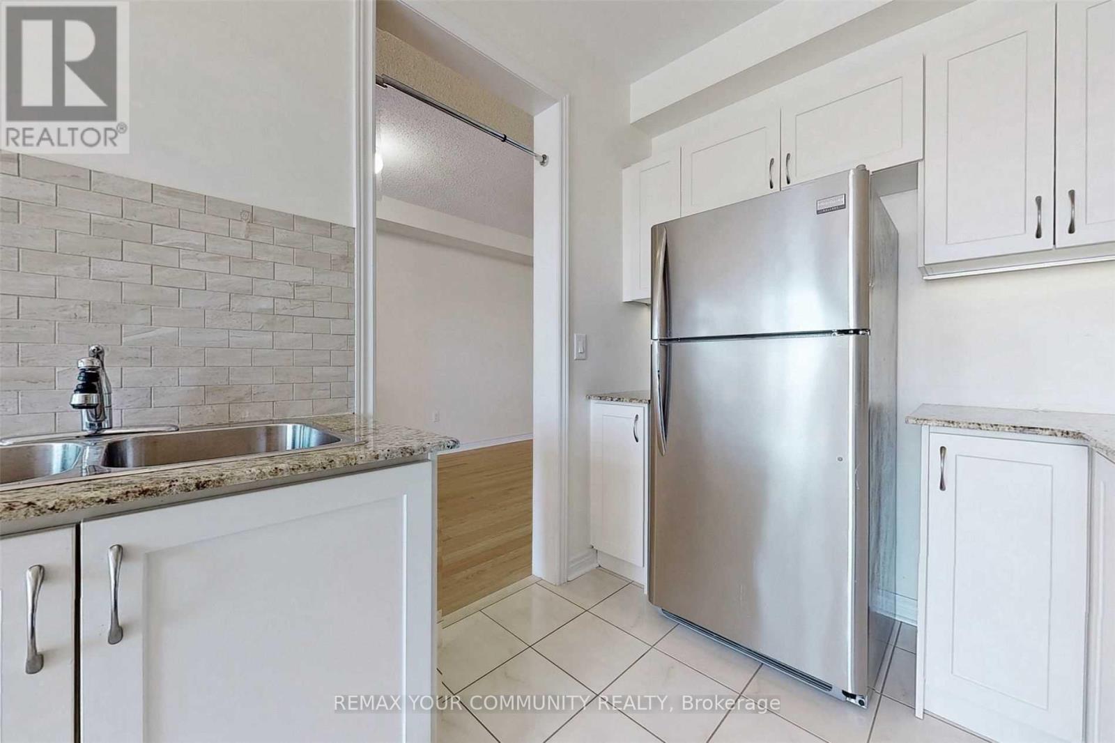 49 Napanee Street, Richmond Hill, Ontario  L4E 0X3 - Photo 12 - N12978934