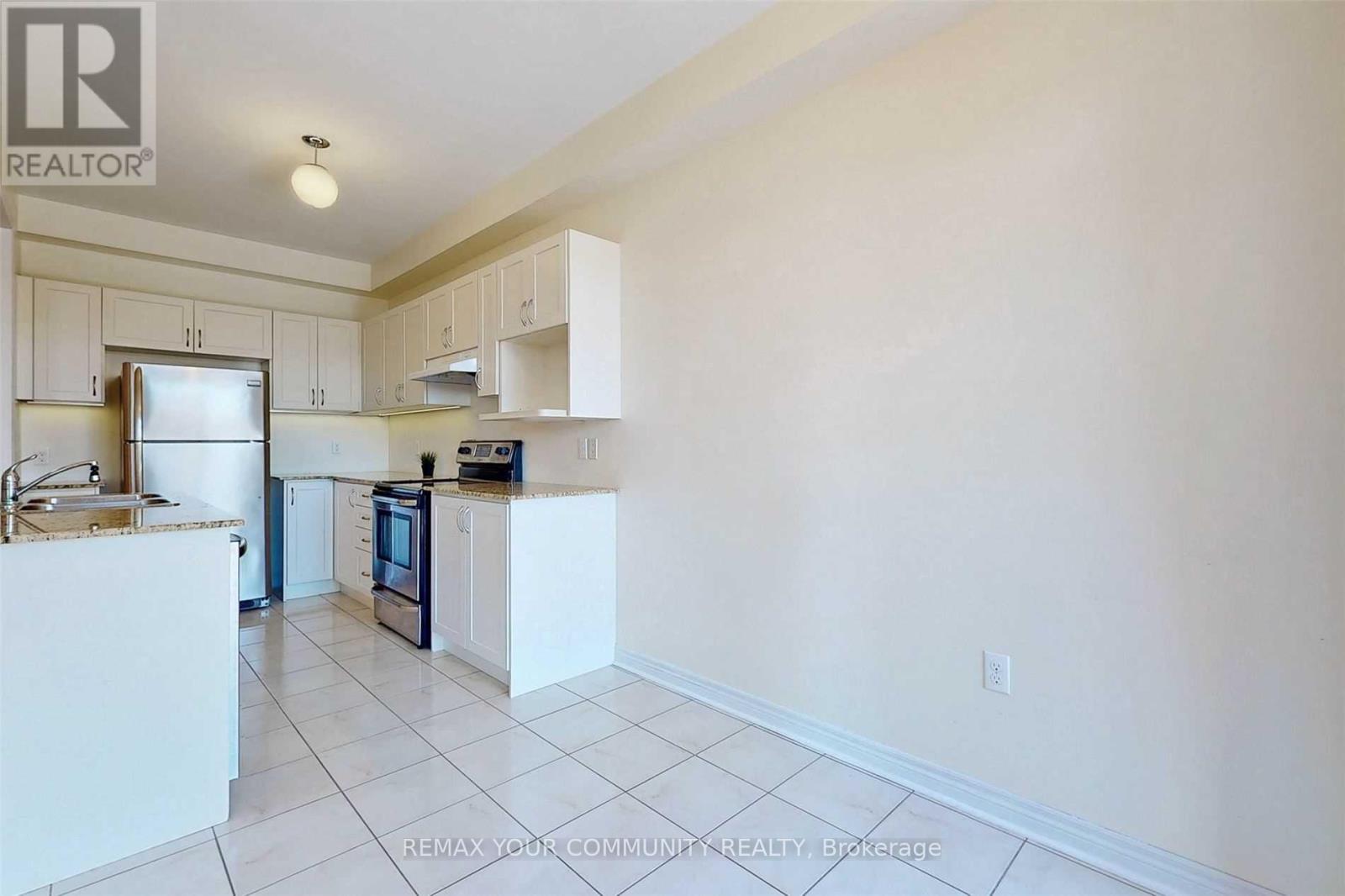 49 Napanee Street, Richmond Hill, Ontario  L4E 0X3 - Photo 15 - N12978934