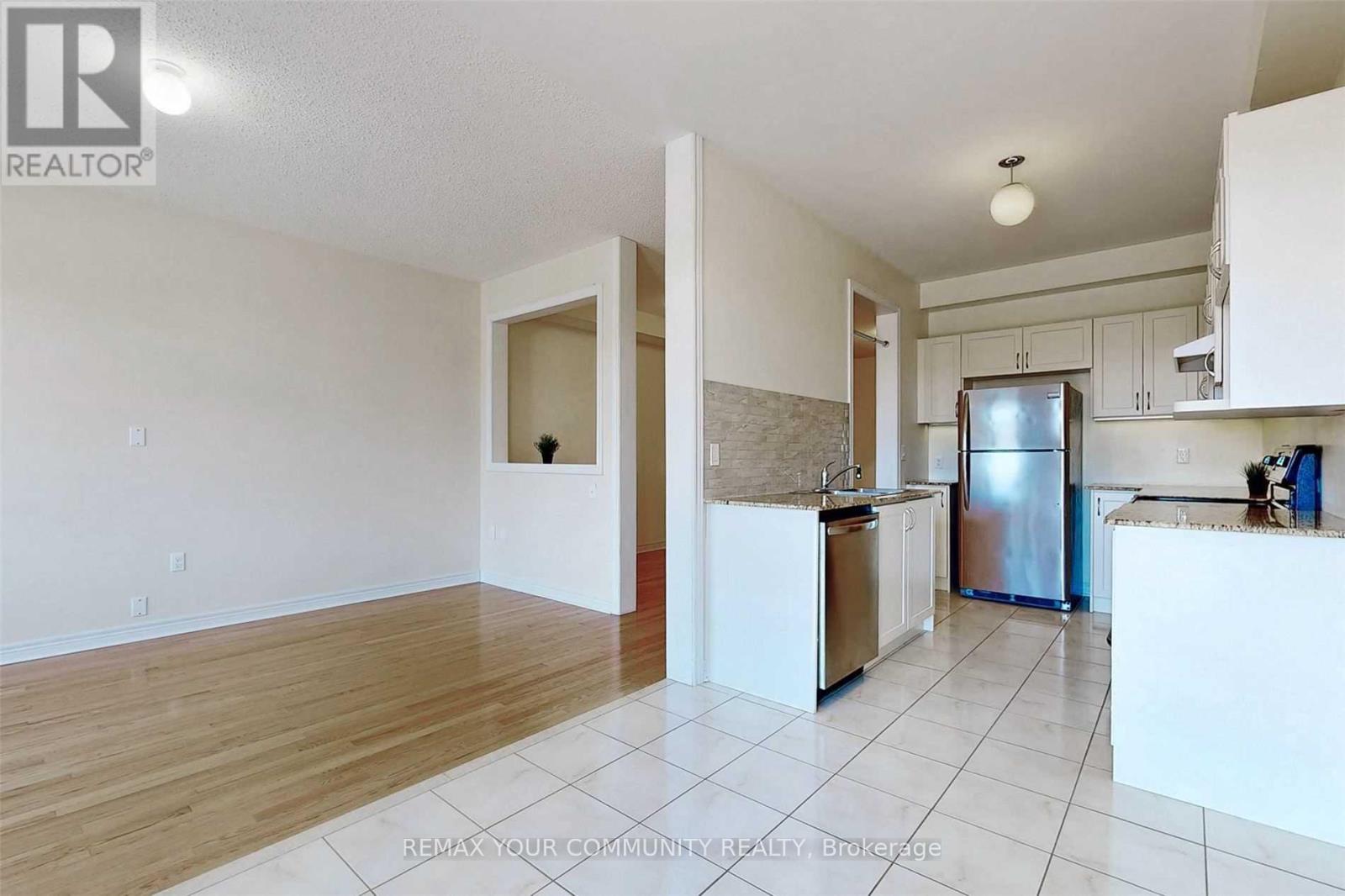 49 Napanee Street, Richmond Hill, Ontario  L4E 0X3 - Photo 16 - N12978934