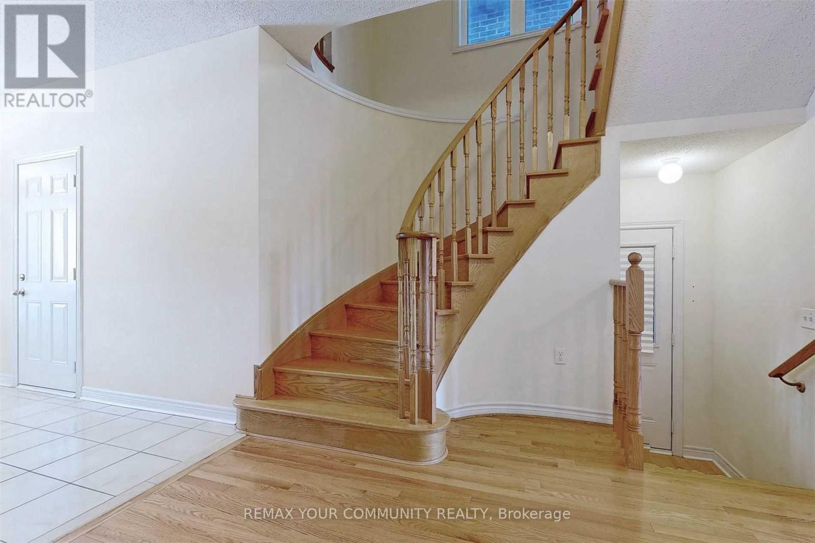 49 Napanee Street, Richmond Hill, Ontario  L4E 0X3 - Photo 18 - N12978934