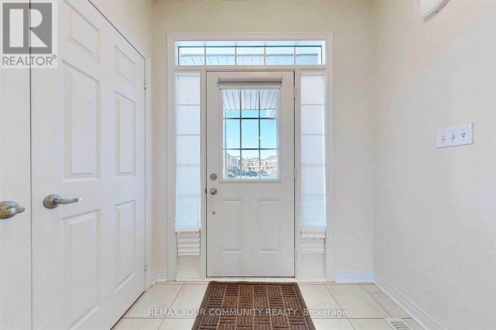 49 Napanee Street, Richmond Hill, Ontario  L4E 0X3 - Photo 2 - N12978934