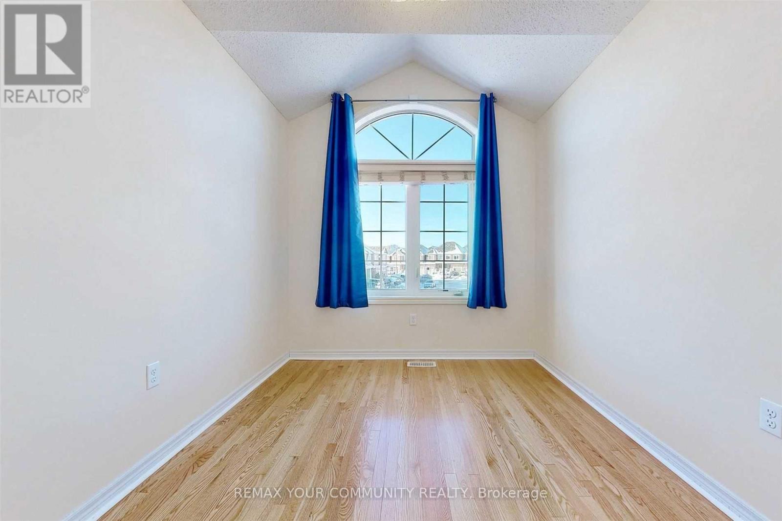 49 Napanee Street, Richmond Hill, Ontario  L4E 0X3 - Photo 20 - N12978934