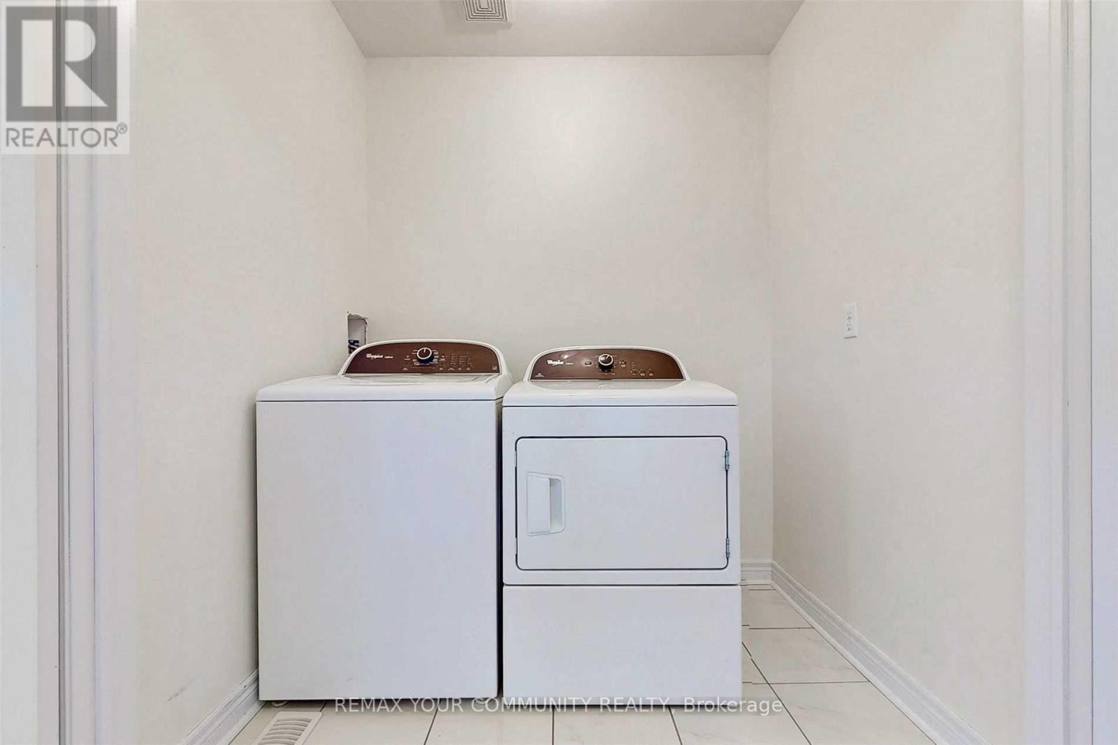 49 Napanee Street, Richmond Hill, Ontario  L4E 0X3 - Photo 27 - N12978934