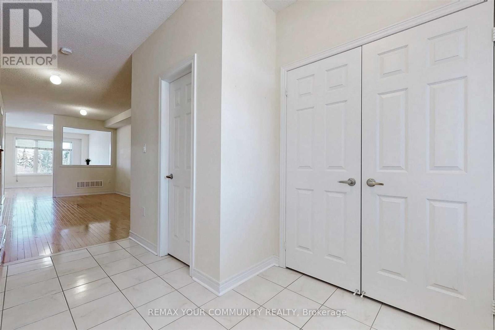 49 Napanee Street, Richmond Hill, Ontario  L4E 0X3 - Photo 3 - N12978934