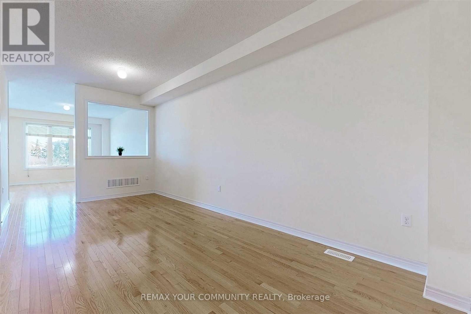 49 Napanee Street, Richmond Hill, Ontario  L4E 0X3 - Photo 5 - N12978934