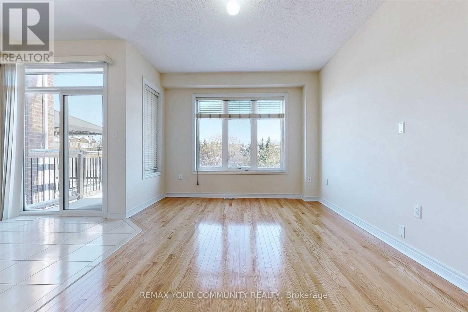 49 Napanee Street, Richmond Hill, Ontario  L4E 0X3 - Photo 6 - N12978934