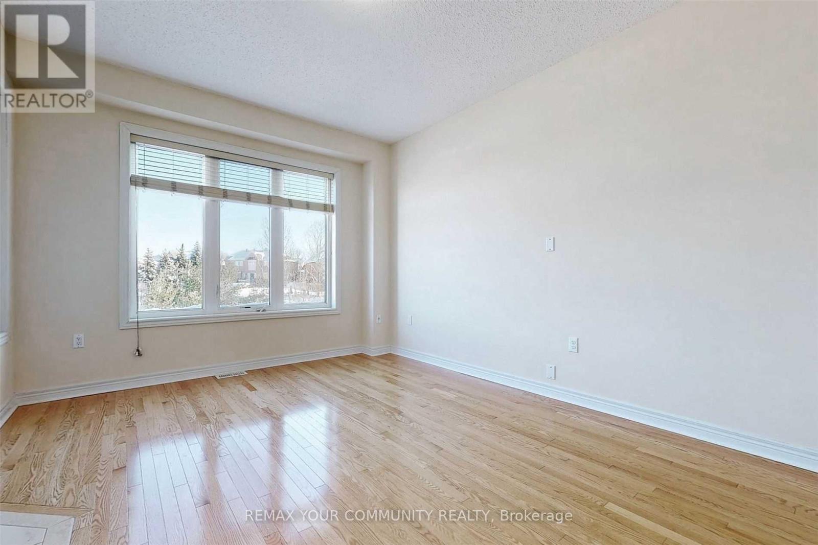 49 Napanee Street, Richmond Hill, Ontario  L4E 0X3 - Photo 7 - N12978934