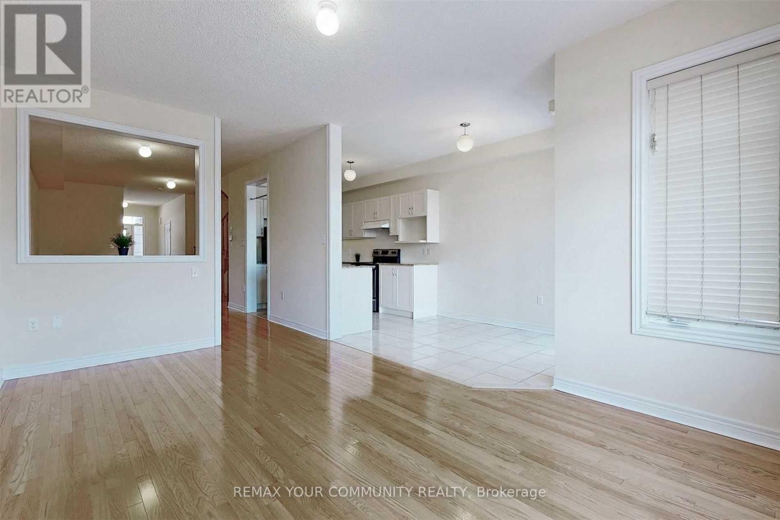 49 Napanee Street, Richmond Hill, Ontario  L4E 0X3 - Photo 8 - N12978934