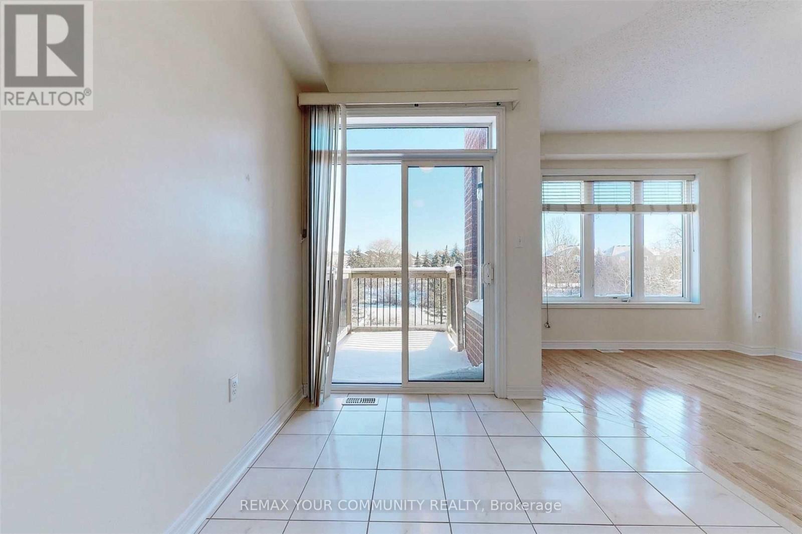 49 Napanee Street, Richmond Hill, Ontario  L4E 0X3 - Photo 9 - N12978934