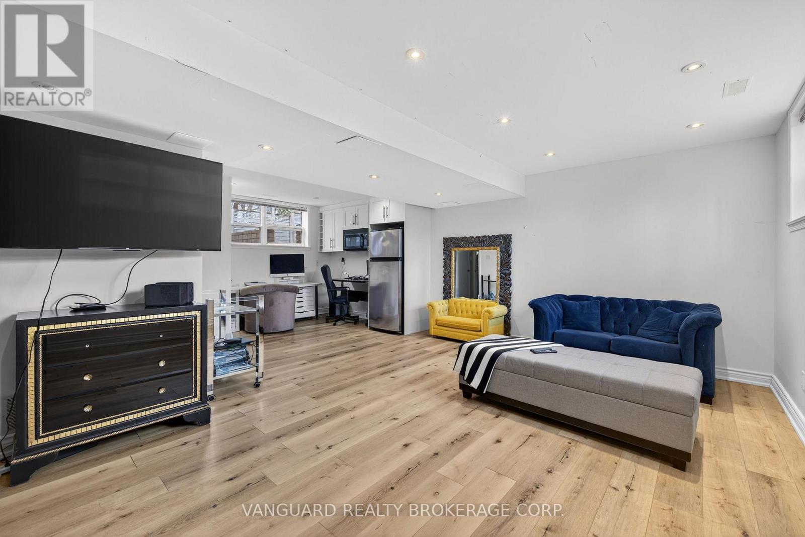 142 Beechwood Crescent, Newmarket, Ontario  L3Y 1W3 - Photo 5 - N12978972