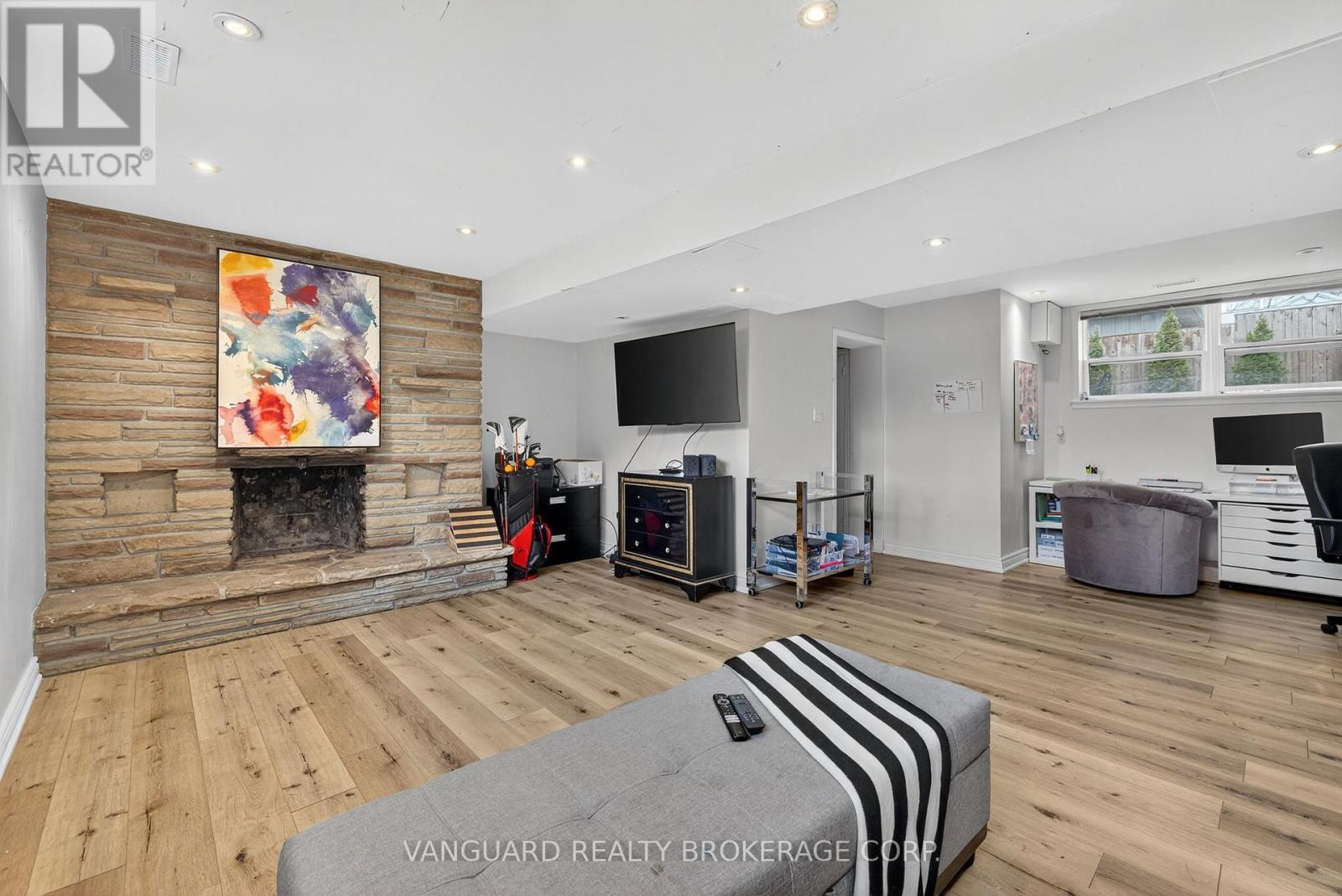 142 Beechwood Crescent, Newmarket, Ontario  L3Y 1W3 - Photo 6 - N12978972