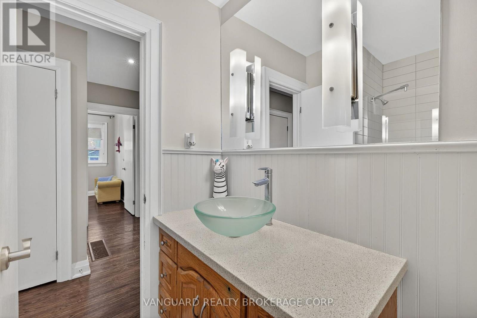 142 Beechwood Crescent, Newmarket, Ontario  L3Y 1W3 - Photo 7 - N12978972