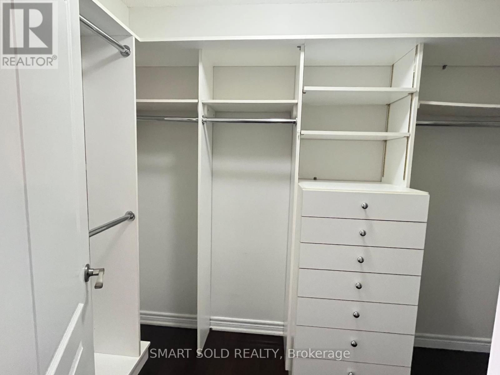 199 Venice Gate Drive, Vaughan, Ontario  L4H 0E9 - Photo 12 - N12978990