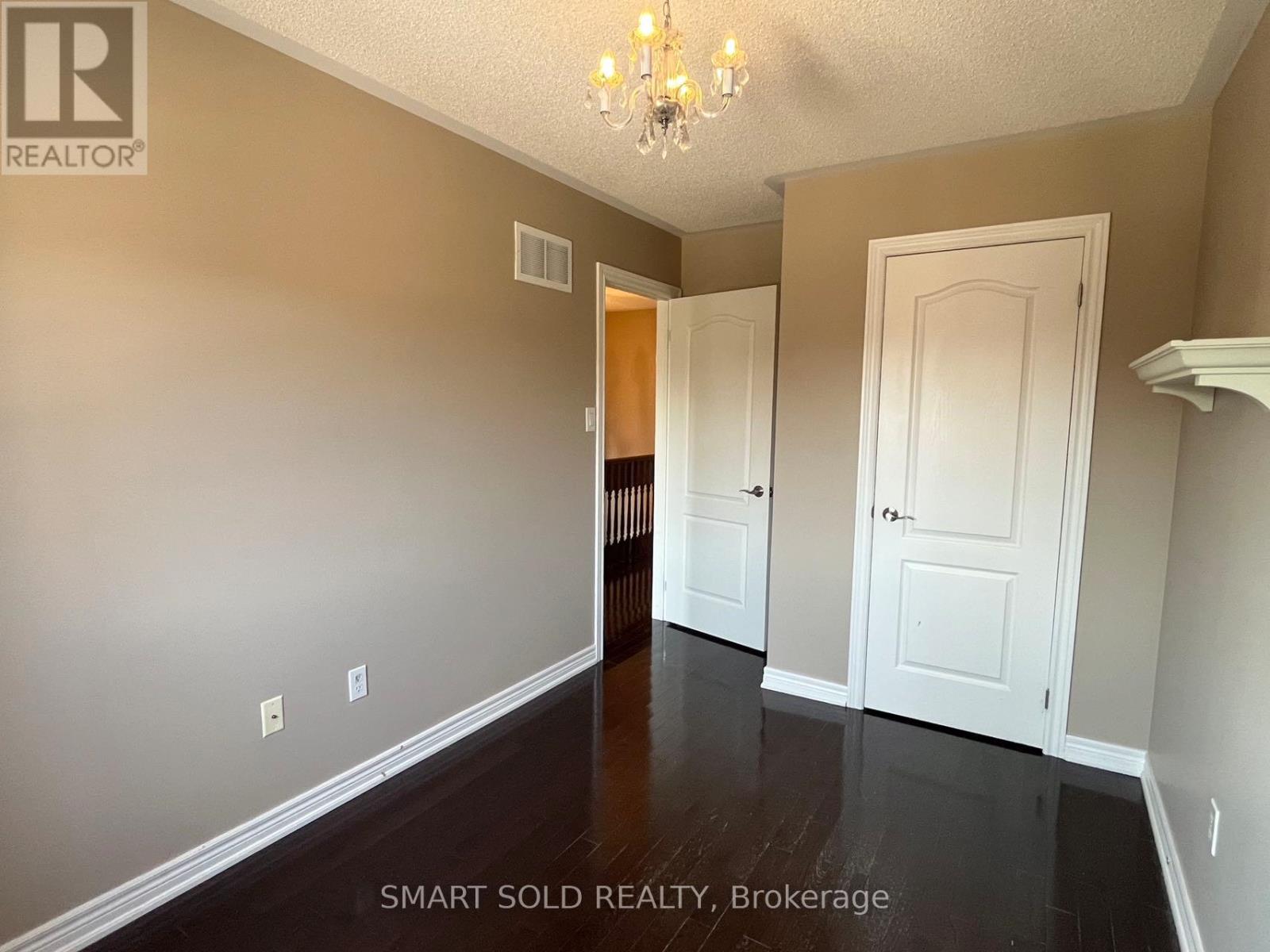 199 Venice Gate Drive, Vaughan, Ontario  L4H 0E9 - Photo 15 - N12978990