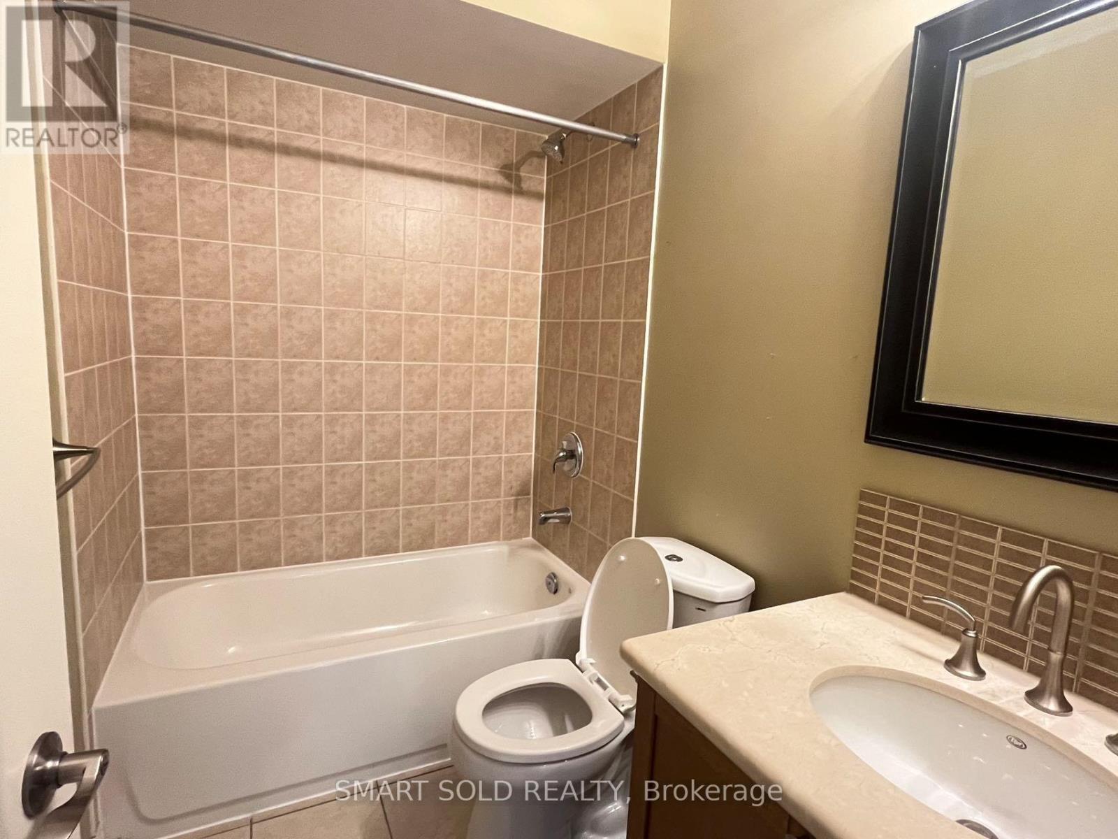 199 Venice Gate Drive, Vaughan, Ontario  L4H 0E9 - Photo 16 - N12978990