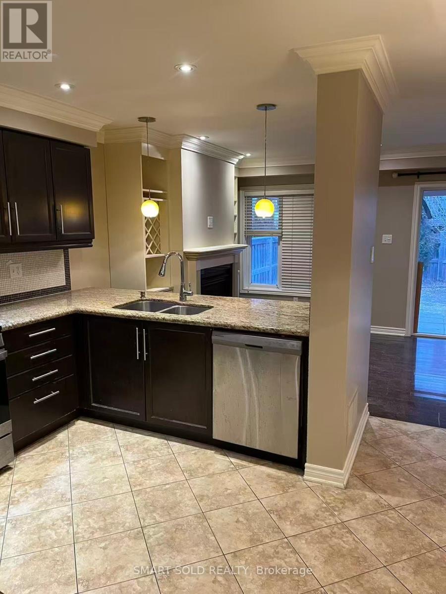 199 Venice Gate Drive, Vaughan, Ontario  L4H 0E9 - Photo 3 - N12978990