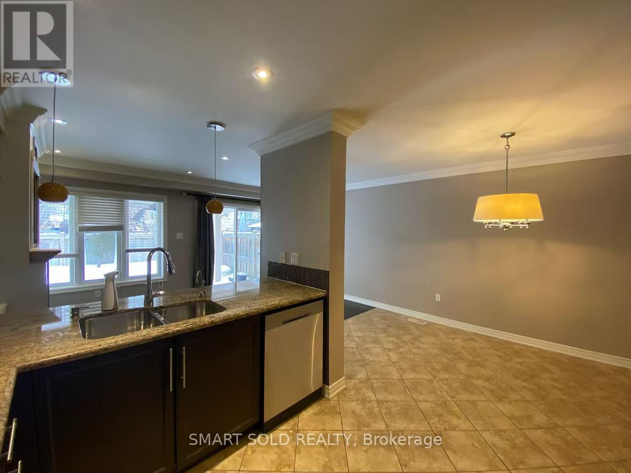 199 Venice Gate Drive, Vaughan, Ontario  L4H 0E9 - Photo 4 - N12978990