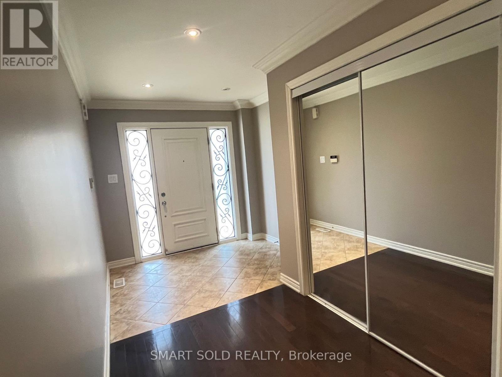 199 Venice Gate Drive, Vaughan, Ontario  L4H 0E9 - Photo 6 - N12978990