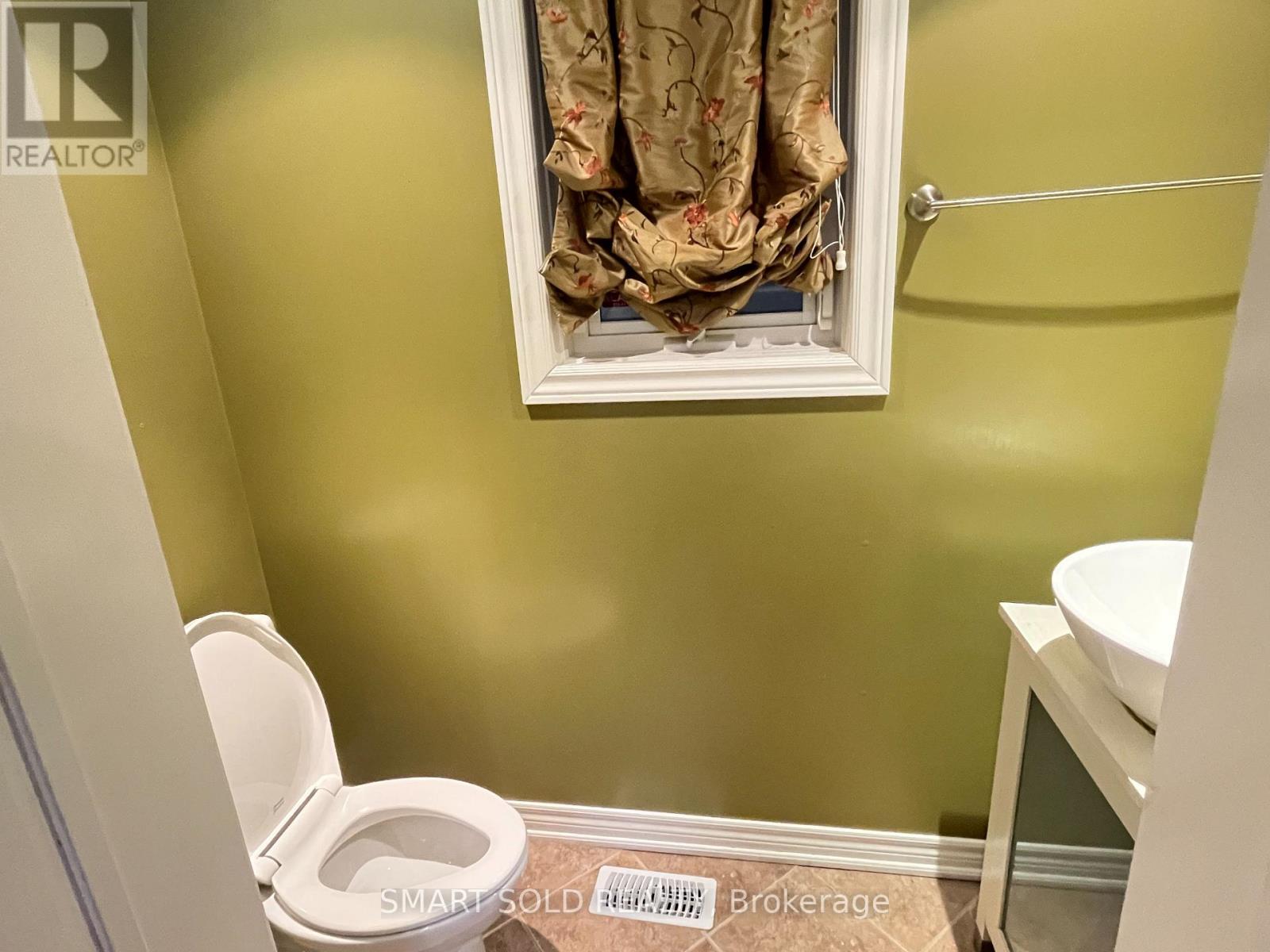 199 Venice Gate Drive, Vaughan, Ontario  L4H 0E9 - Photo 7 - N12978990