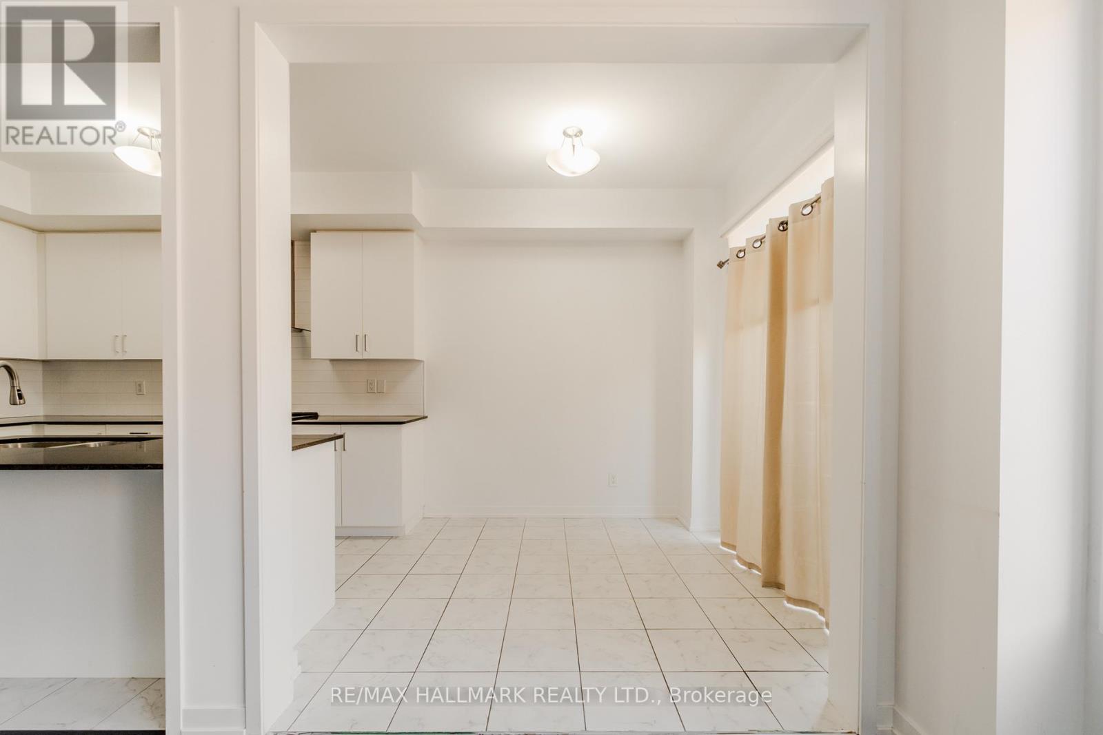 64 Dundonald Trail, Newmarket, Ontario  L3Y 0E1 - Photo 11 - N12979000