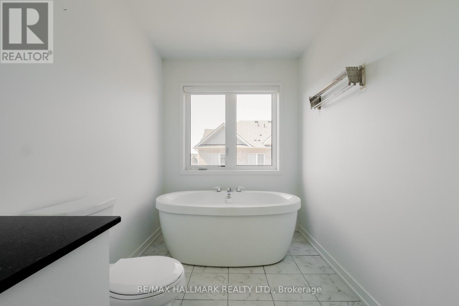 64 Dundonald Trail, Newmarket, Ontario  L3Y 0E1 - Photo 15 - N12979000