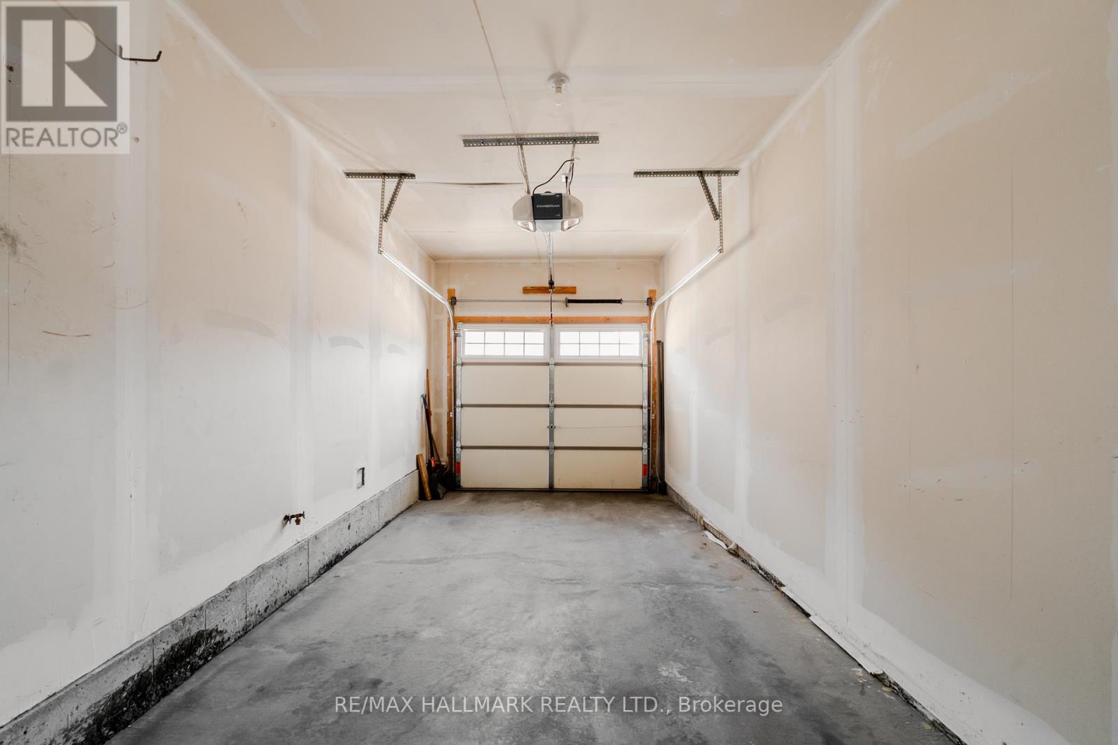 64 Dundonald Trail, Newmarket, Ontario  L3Y 0E1 - Photo 24 - N12979000