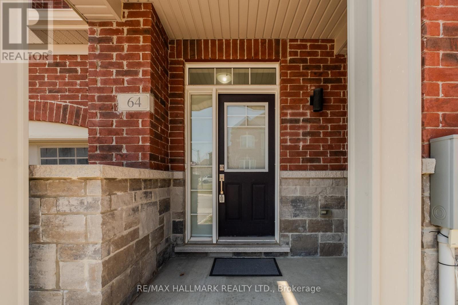 64 Dundonald Trail, Newmarket, Ontario  L3Y 0E1 - Photo 3 - N12979000