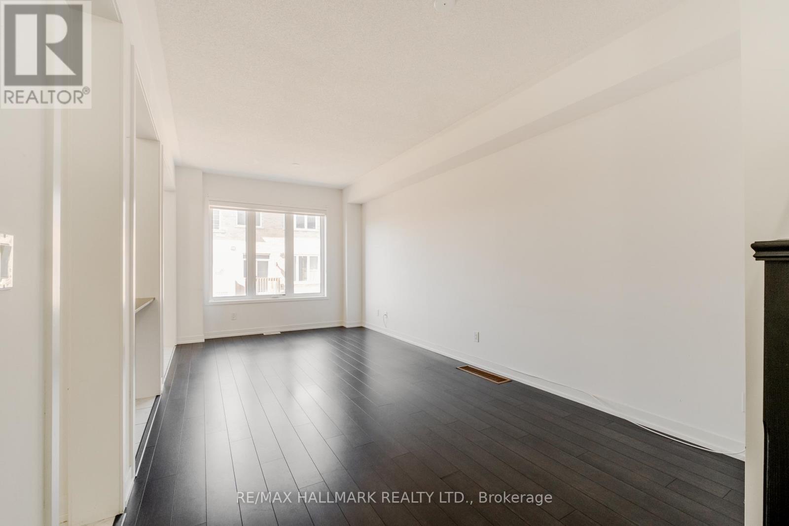 64 Dundonald Trail, Newmarket, Ontario  L3Y 0E1 - Photo 6 - N12979000