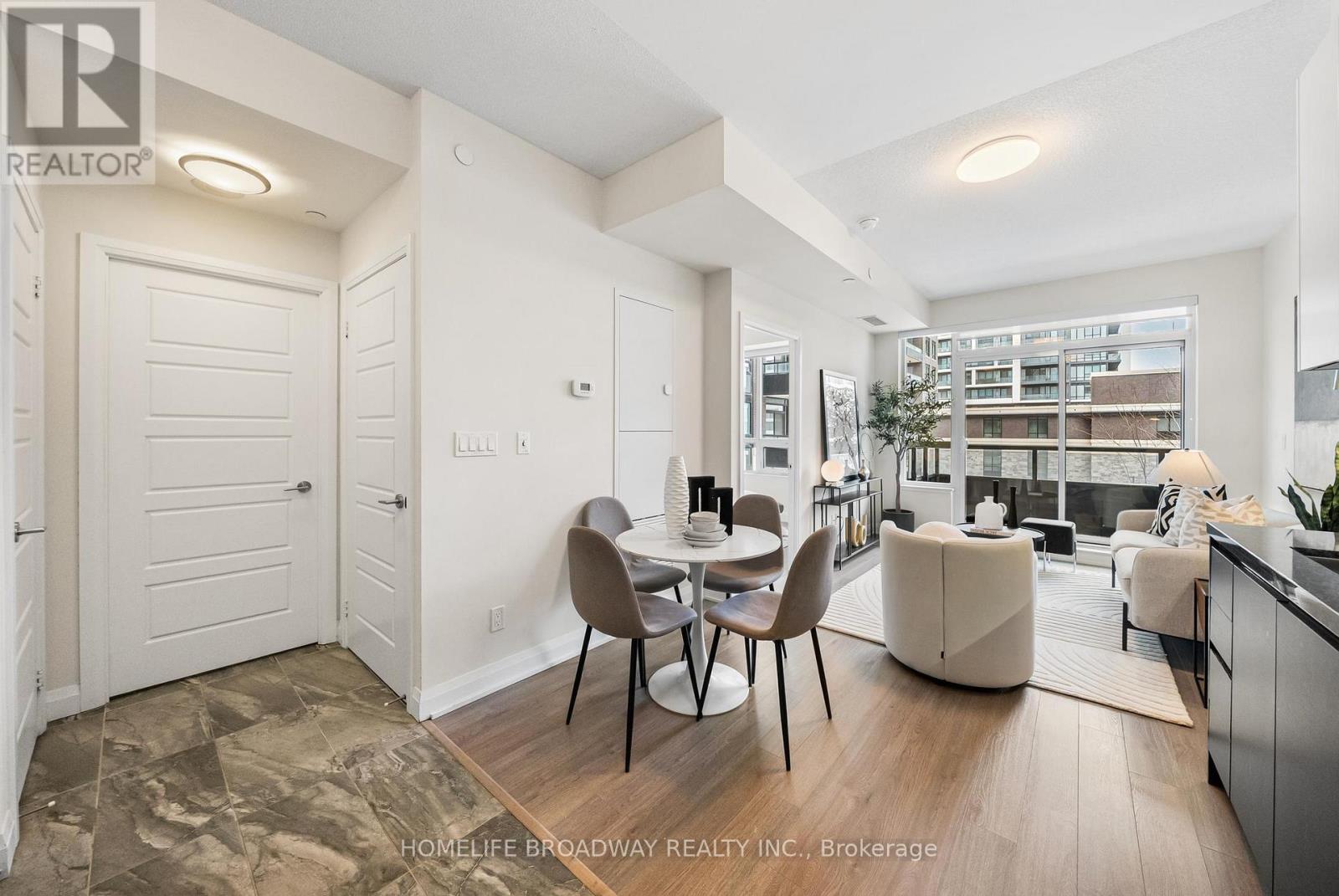 302 - 15 Water Walk Drive, Markham, Ontario  L6G 0G2 - Photo 9 - N12979022