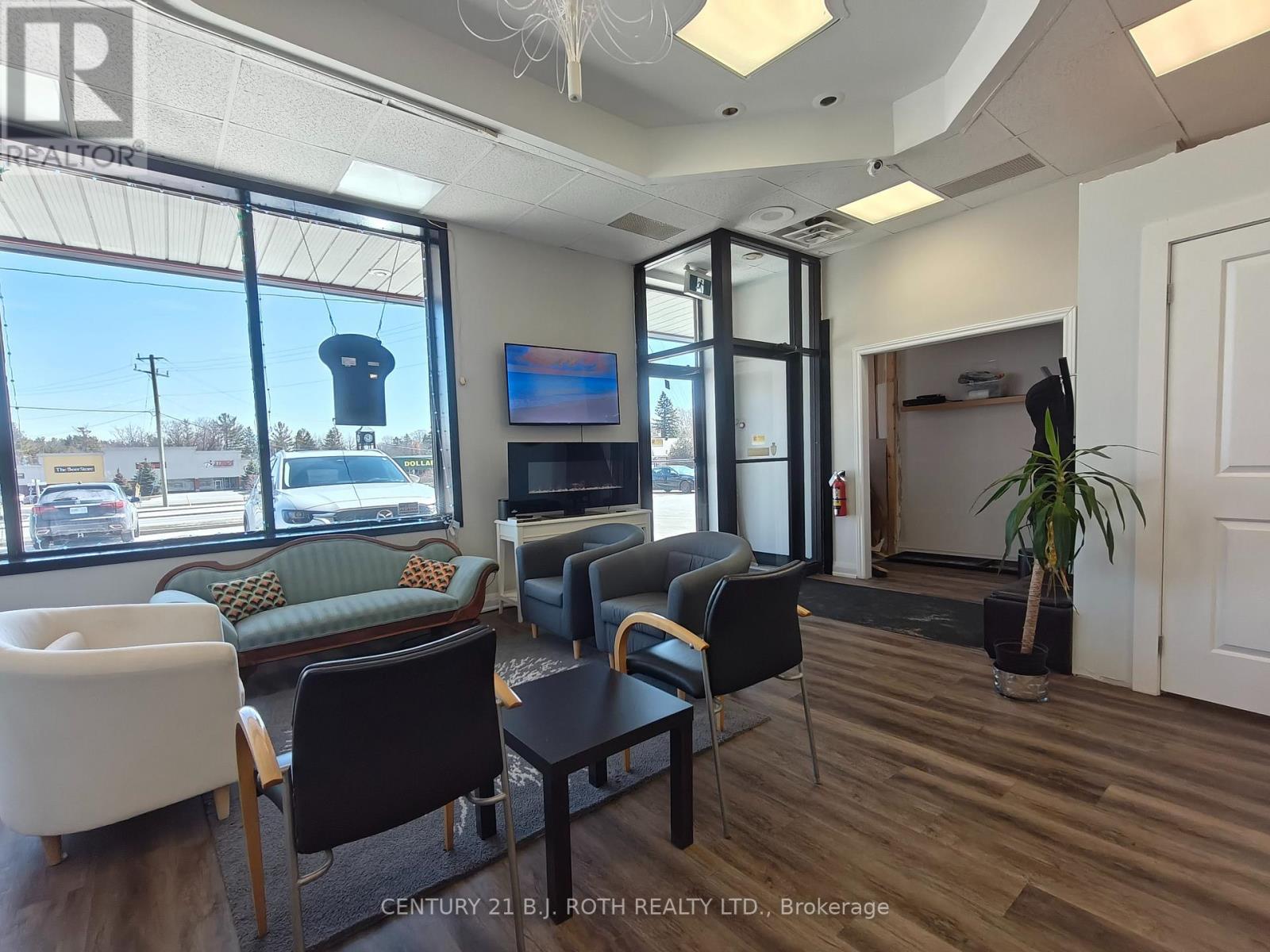 Unit 2 - 4 Pine River Road, Essa, Ontario  L0M 1B2 - Photo 5 - N12979106